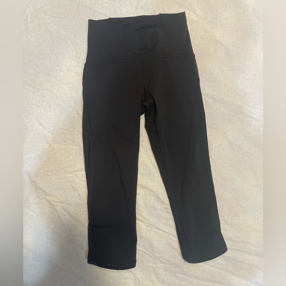 Black lululemon cropped leggings
